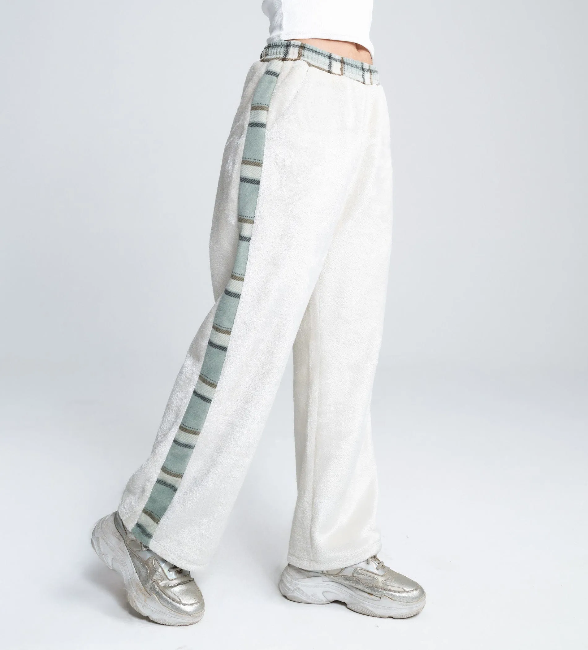 Cozy Flannel Wide-Leg Trackpant