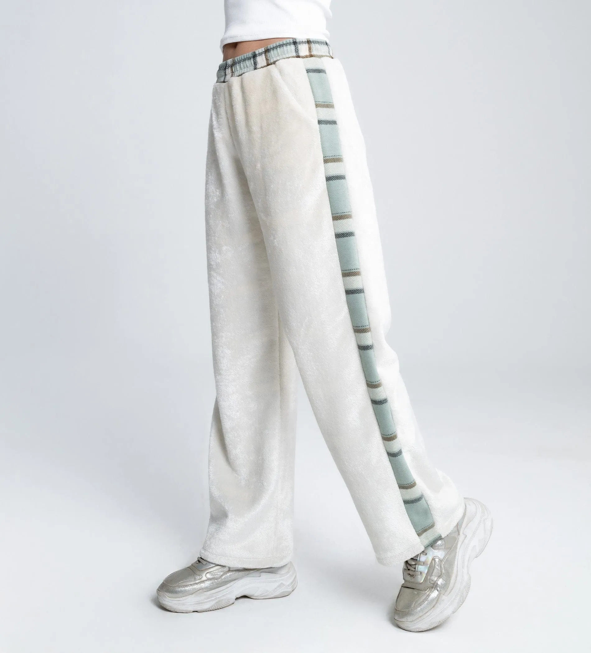 Cozy Flannel Wide-Leg Trackpant