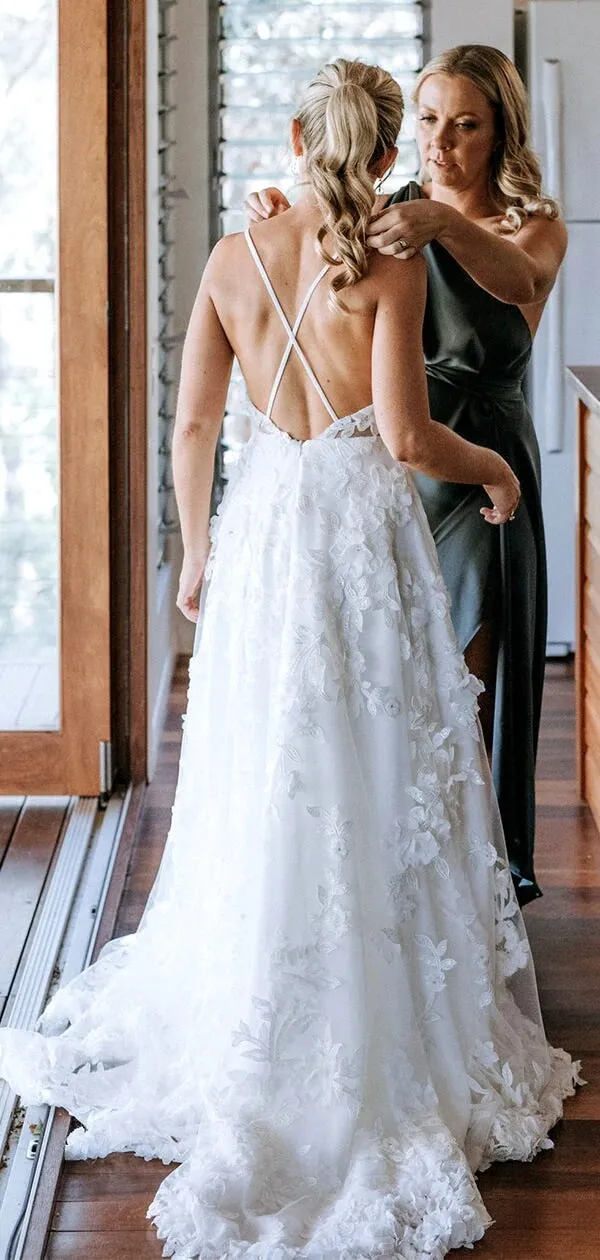 Tulle A-line Backless Spaghetti Straps Wedding Dresses With Lace Appliques, SW552
